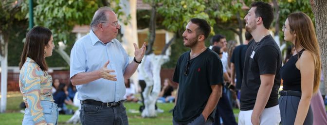 Professor Rafi Melnick speaking with students