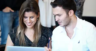 בוגרים עובדים
