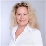גב' דניאלה פרלשטיין