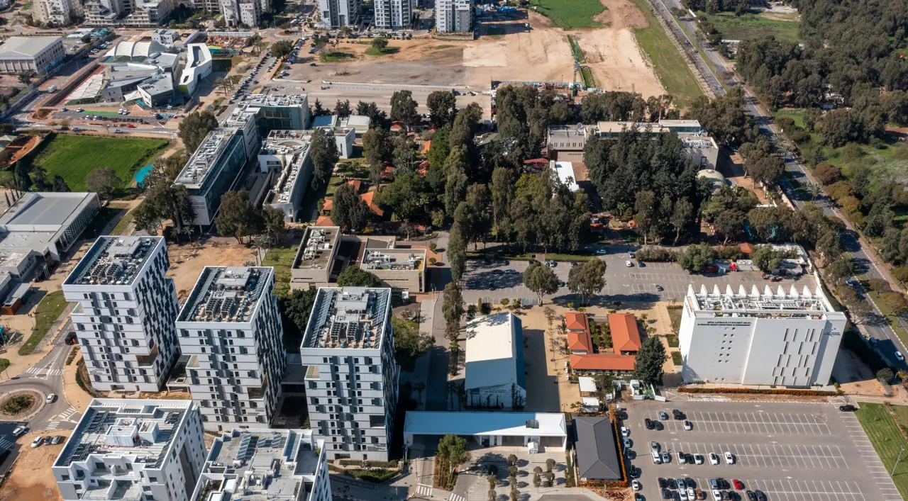 תמונה אווירית של הקמפוס
