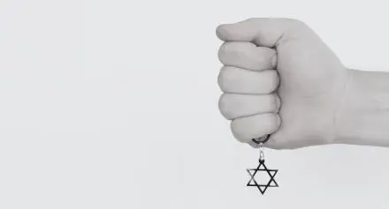 יד מחזיקה מגן דוד